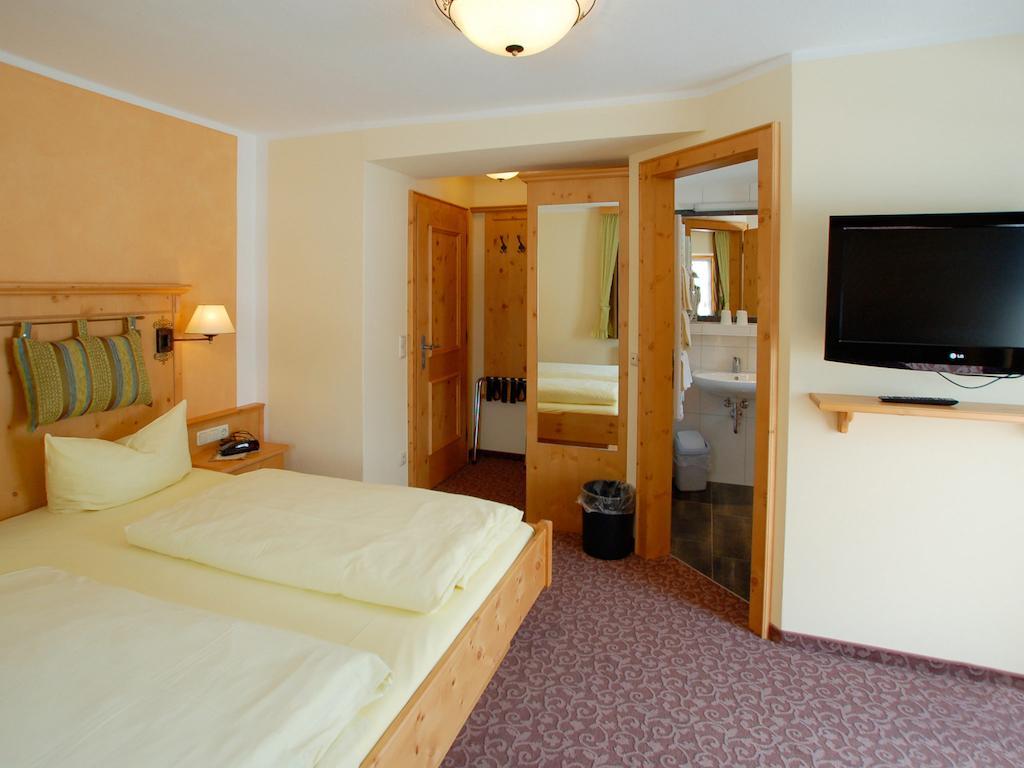 Hotel Gebirgshaeusl Engedey Habitación foto